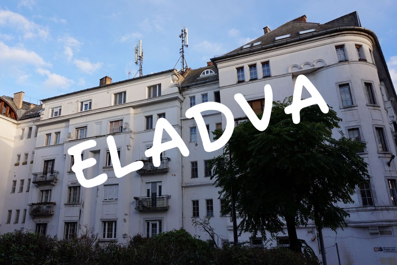 Eladó a II. kerületben,  tégla építésű, 4 szobás, felújítandó lakás