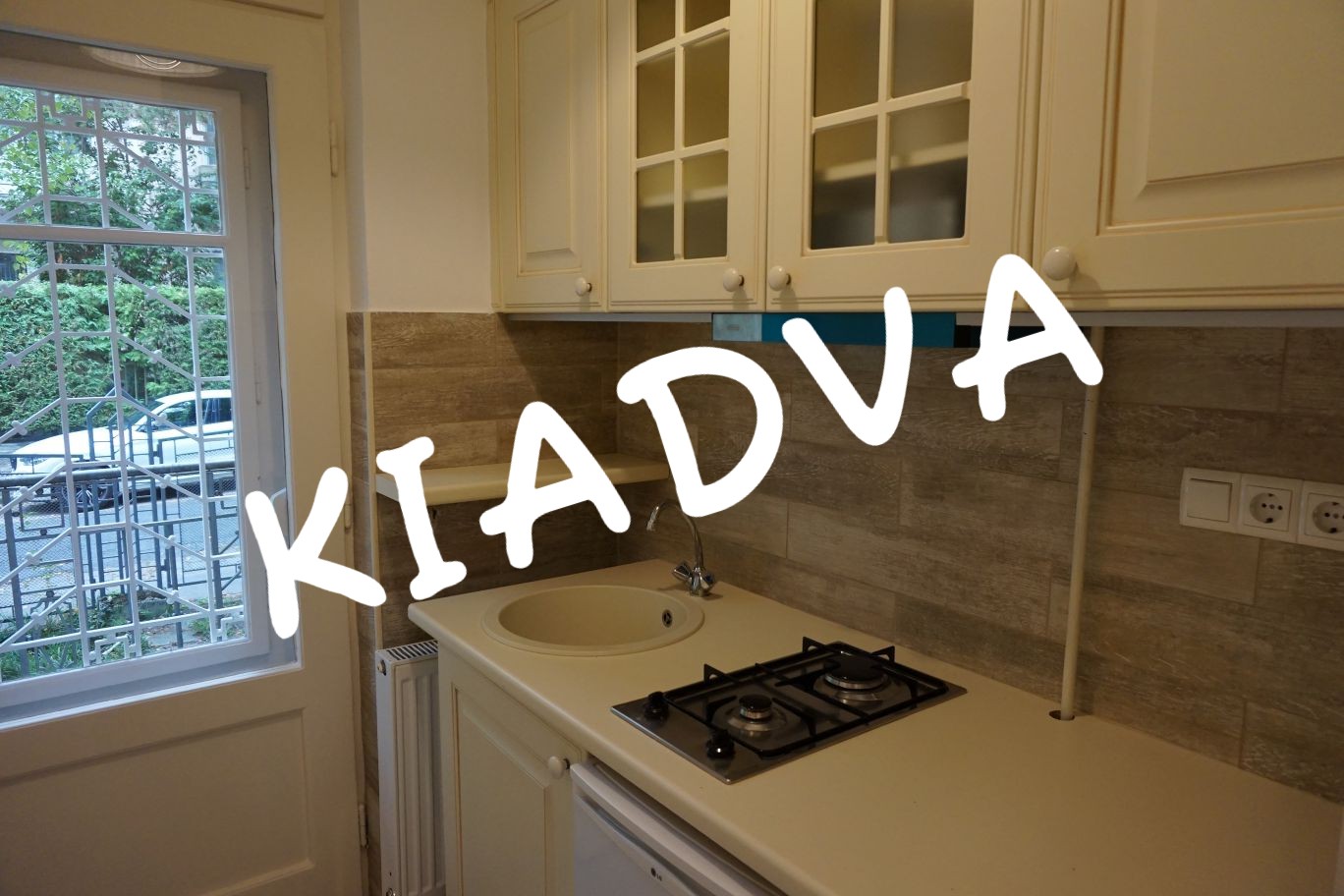 Kiadó 2 szobás társasházi lakás Pasaréten a Júlia utcában